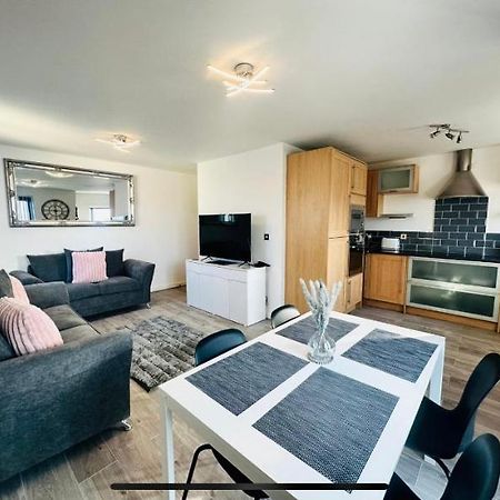 2 Bed Modern Apartment 斯旺西 外观 照片